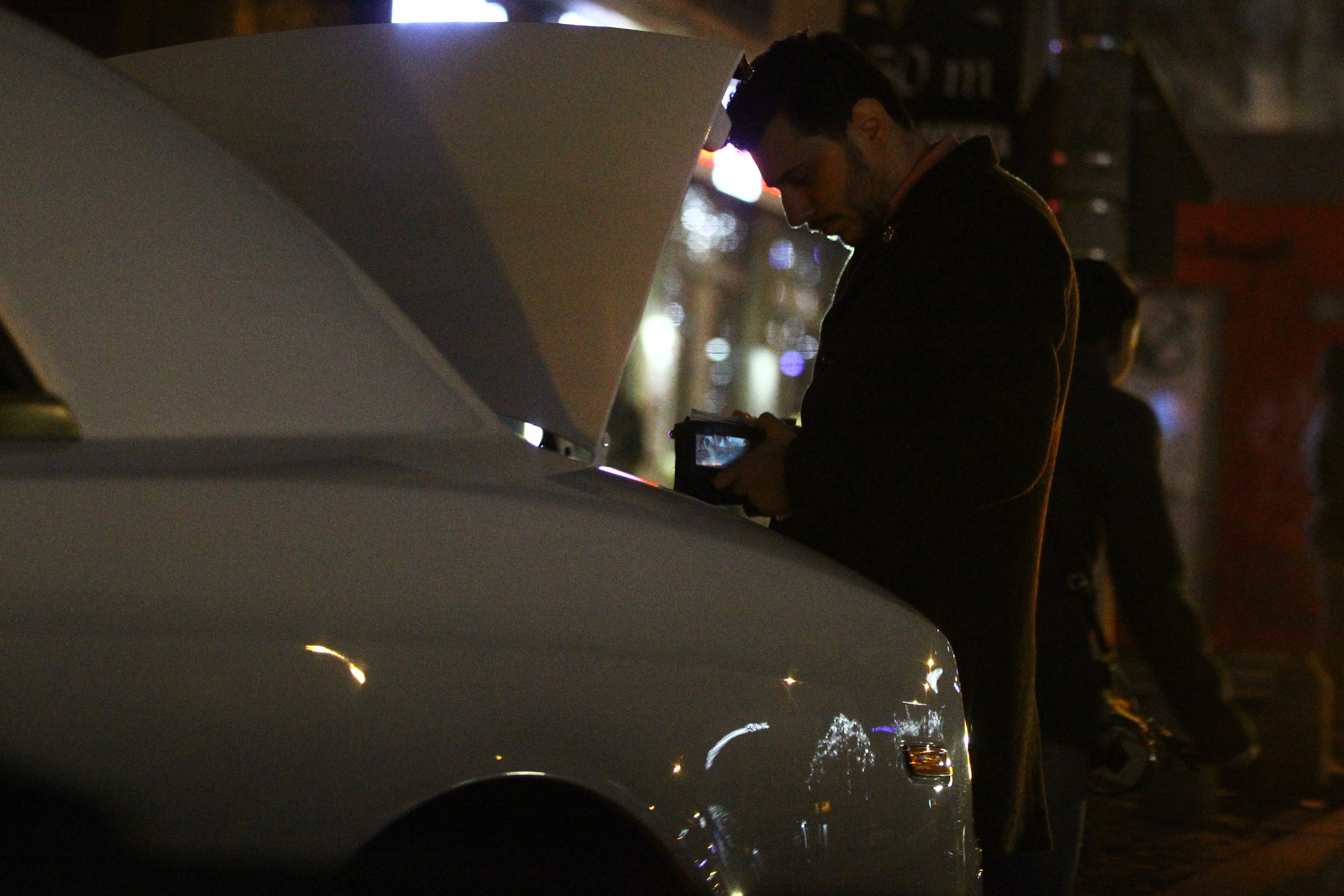 Inainte de a merge in restaurant, Dan Nicorescu jr umbla in portbagajul masinii sale de unde ia o suma de bani