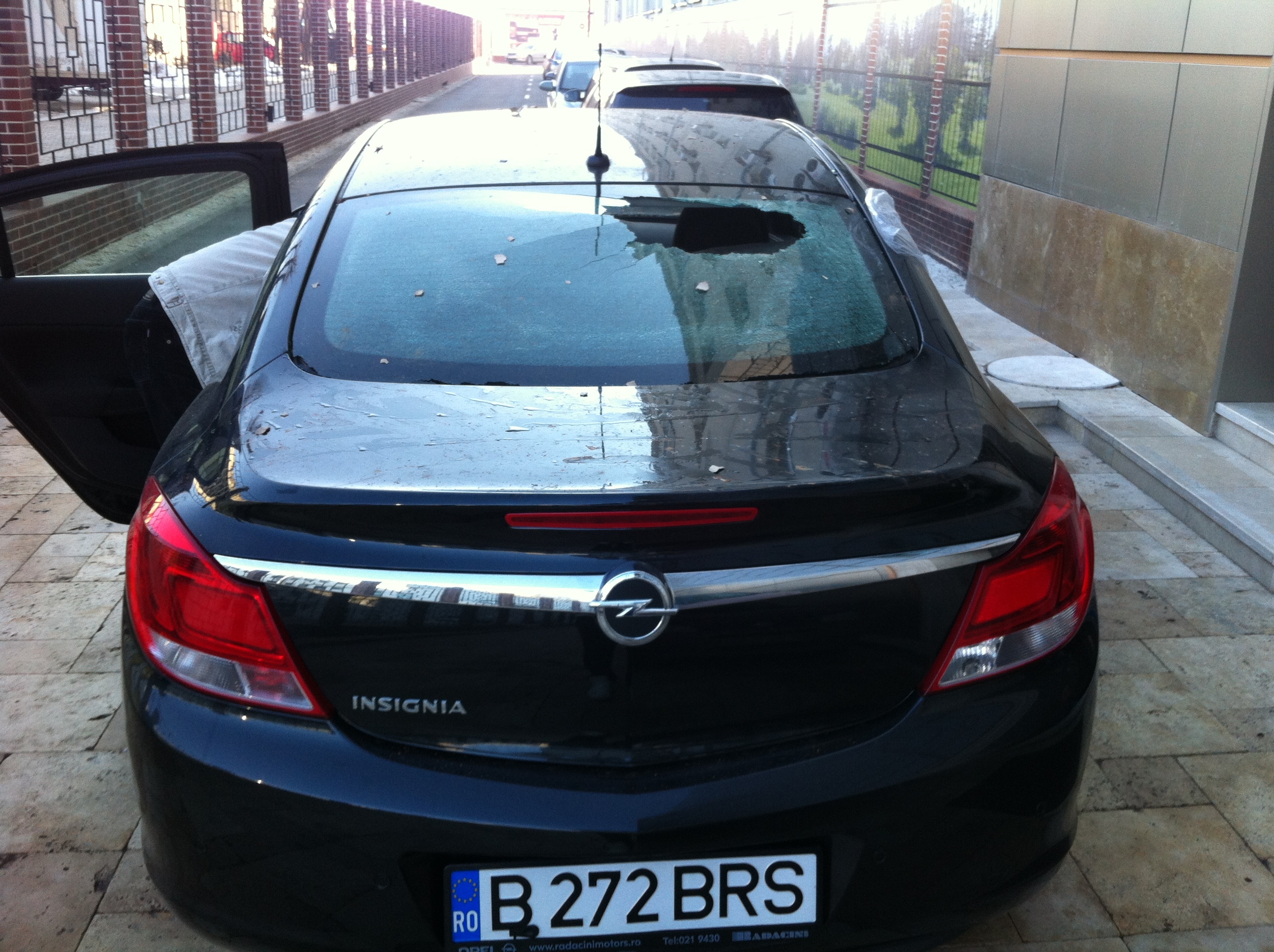 Dansatorul si-a gasit masina sparta, chiar in prima zi din an