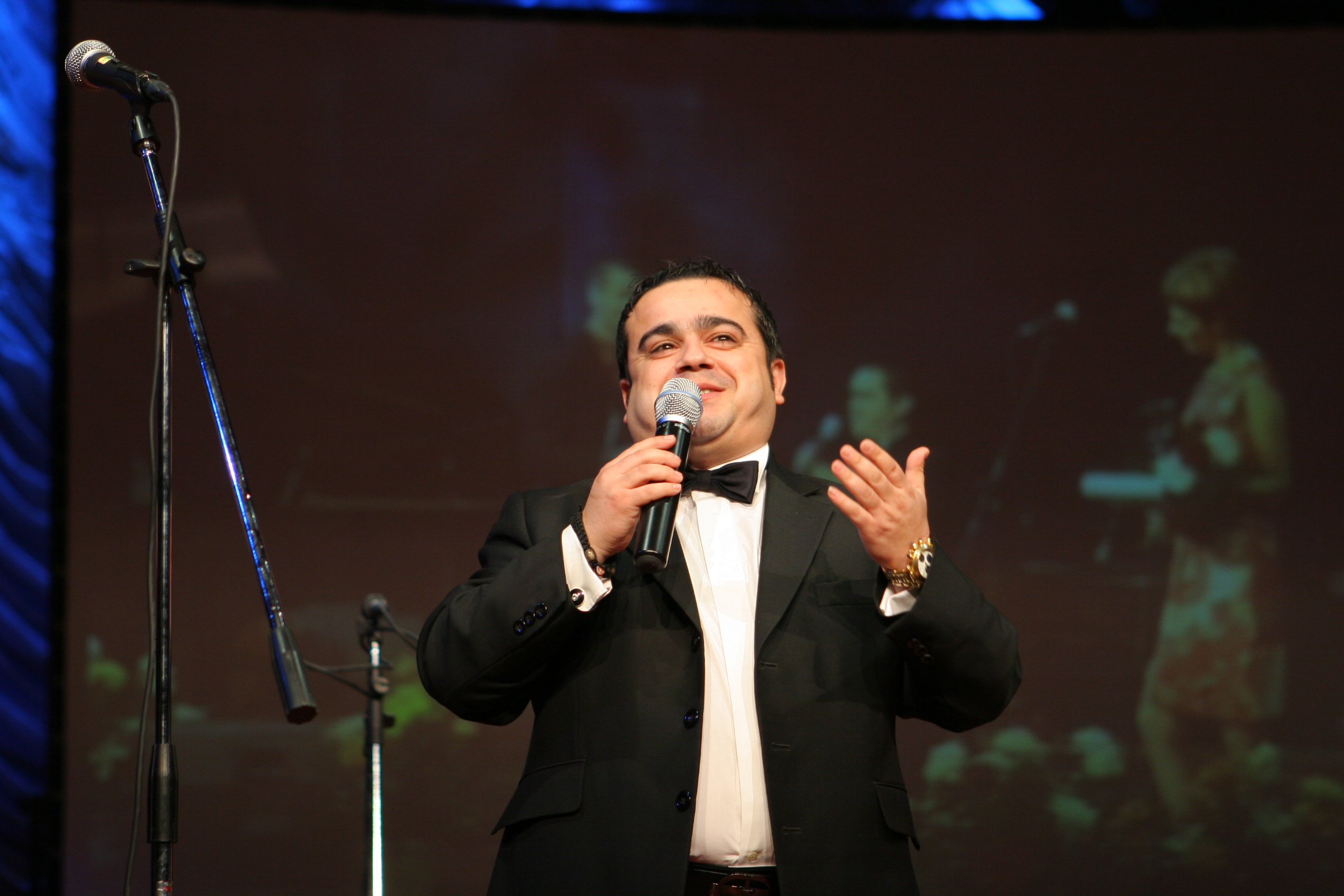 Adrian Minune a cantat toata noaptea la masa lui Botezatu mai ales melodii de dor si jale