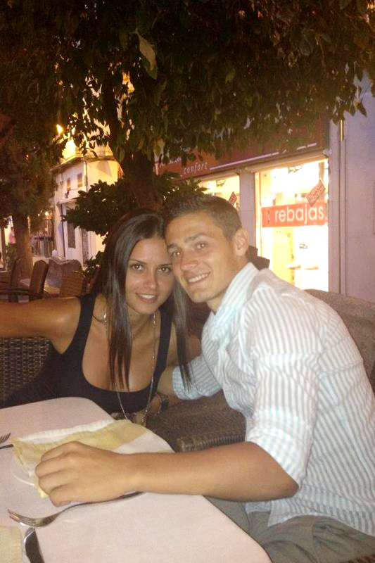 Pana acum bruneta a facut drumuri dese in Spania pentru a se intalni cu fotbalistul