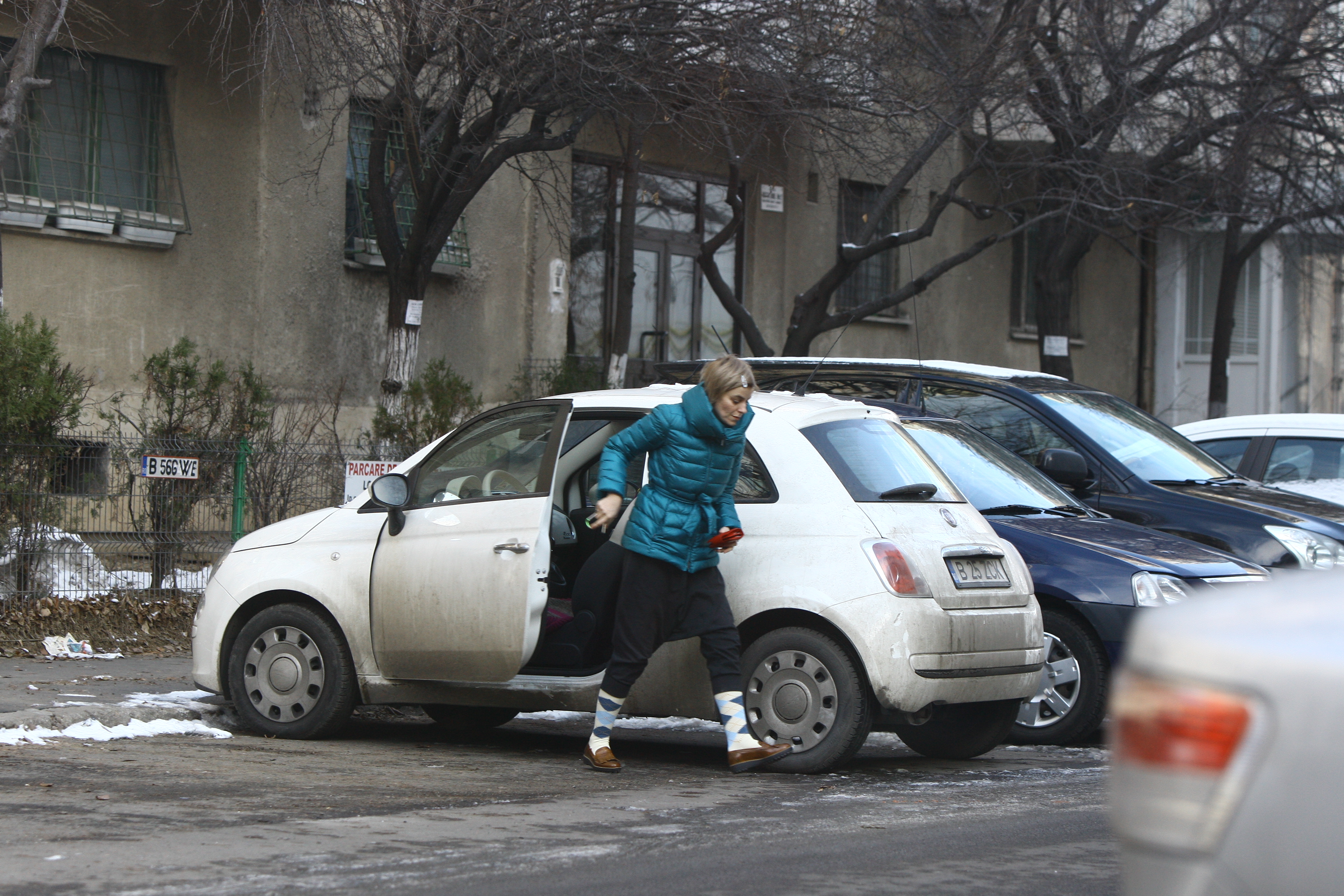 Vedeta TV poarta pantaloni stil salvari cu turul lasat