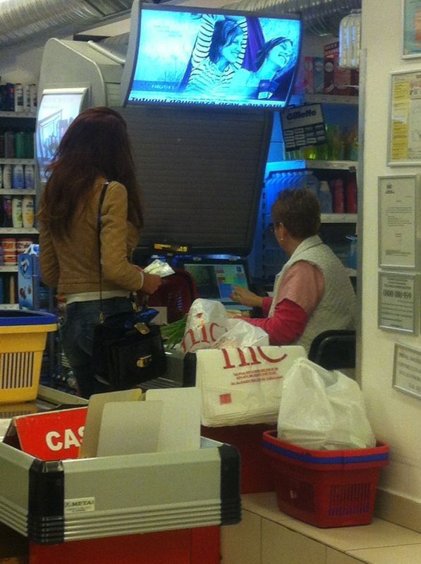 Roscata plateste in graba pentru a pleca mai repede spre casa