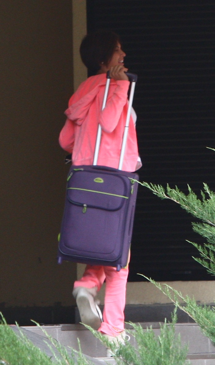 In ciuda faptului ca declara in intre ea si Maxim nu a fost decat o simpla intalnire la cafea, bruneta a fost data de gol de geamantanul pe care il avea cu ea