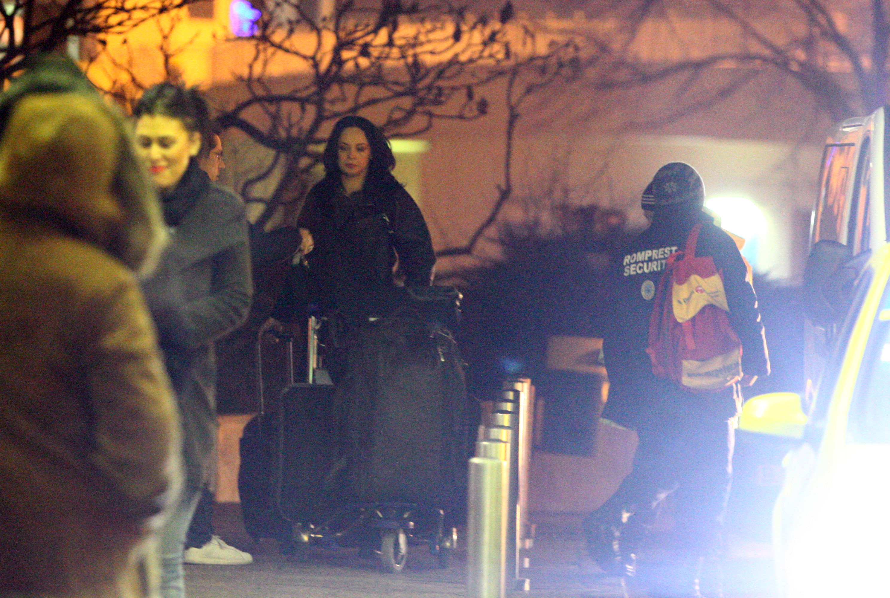 Cei doi au planuit sa stea destul de mult timp departe de Romania, tinand cont de volumul de bagaje pe care le-a luat. FOTOGRAFIE REALIZATA JOI SEARA, 10.01.2013, LA ORA 20.20