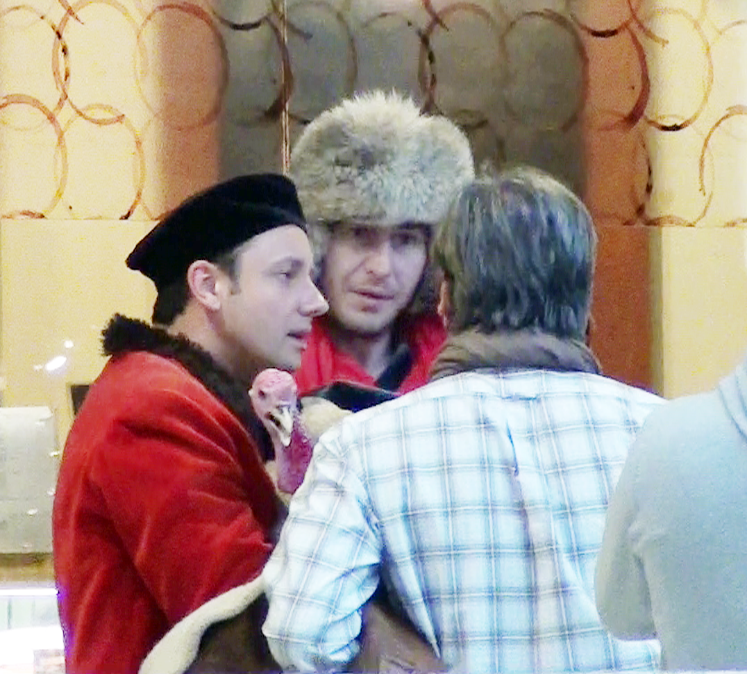 Ajuns in mall, Catalin Maruta se intalneste cu alte trei vedete care au imbratisat noul trand