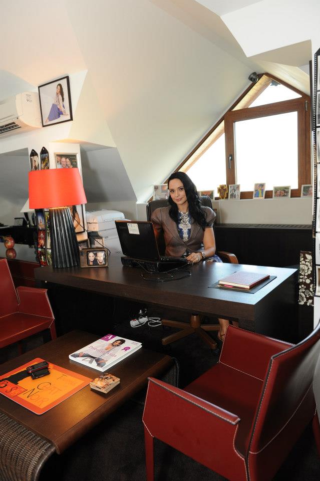 Acesta este biroul Andreei de la fundatia 