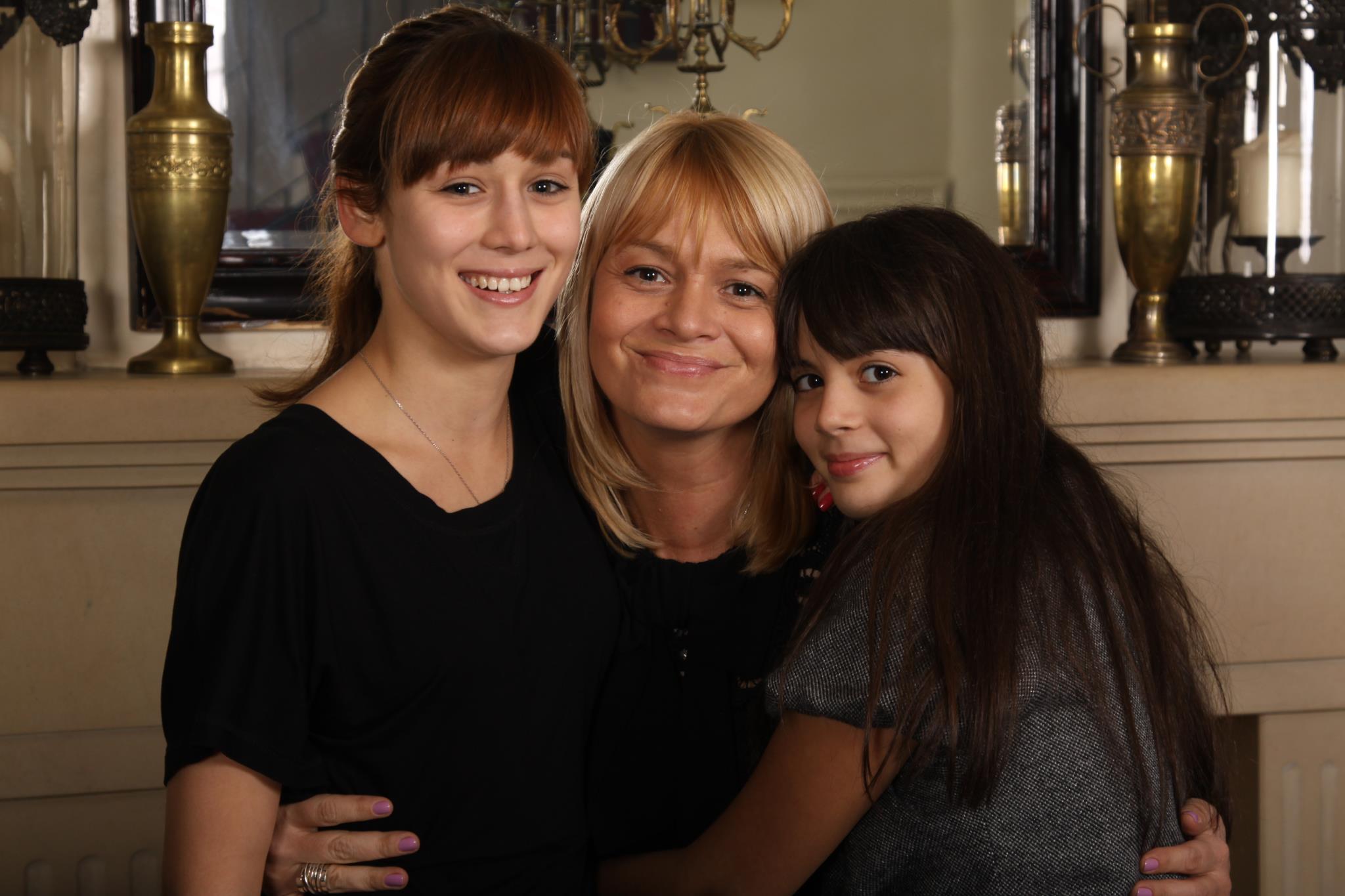 Alice mai are doua fete, cea mai mare are 21 de ani