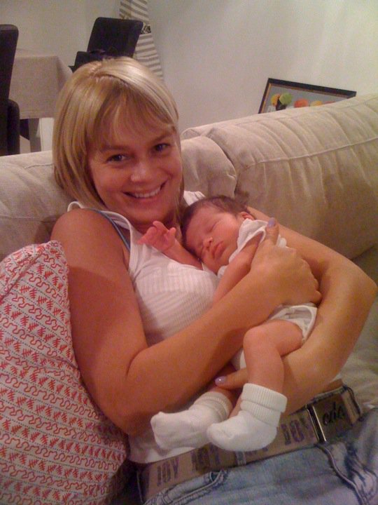 Alice si micuta Mina care este rasfatata familiei