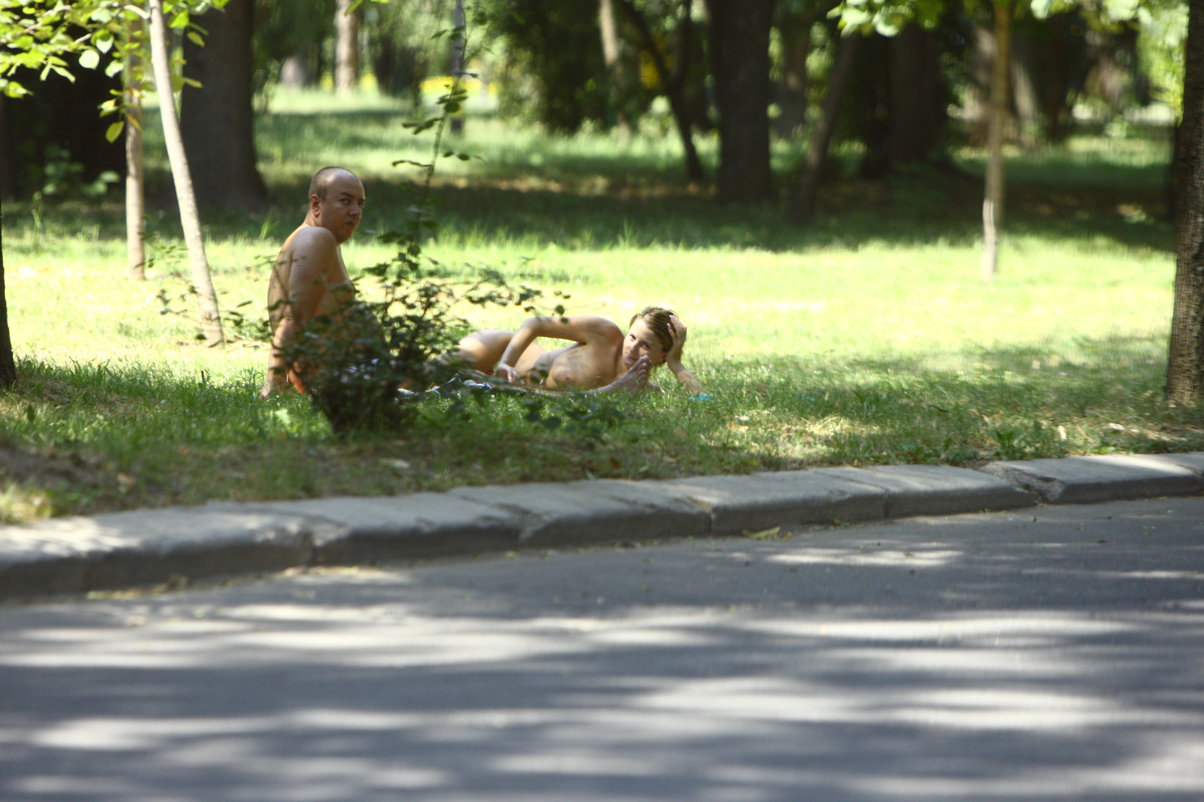Blonda a facut in vara o sedinta foto hot