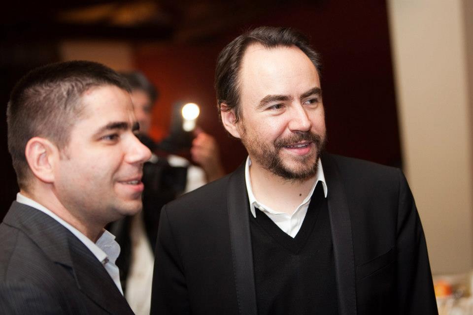 Puştiul ăsta a ajuns să fie unul dintre cei mai premiaţi regizori din România! Şi s-a iubit şi cu Monica Bârlădanu! Ştii cine e?