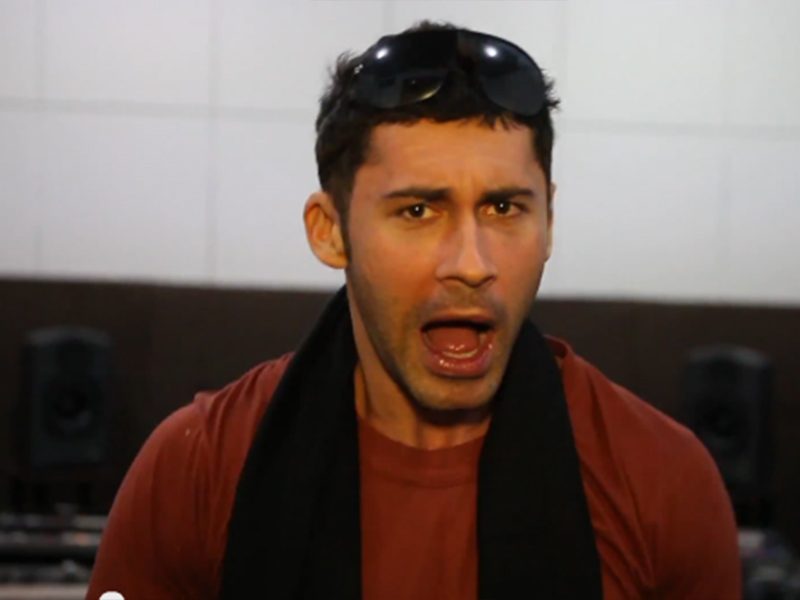 Dan Balan, in ipostaze incredibile! Uite cum se prosteste in studio, cu colegii lui!