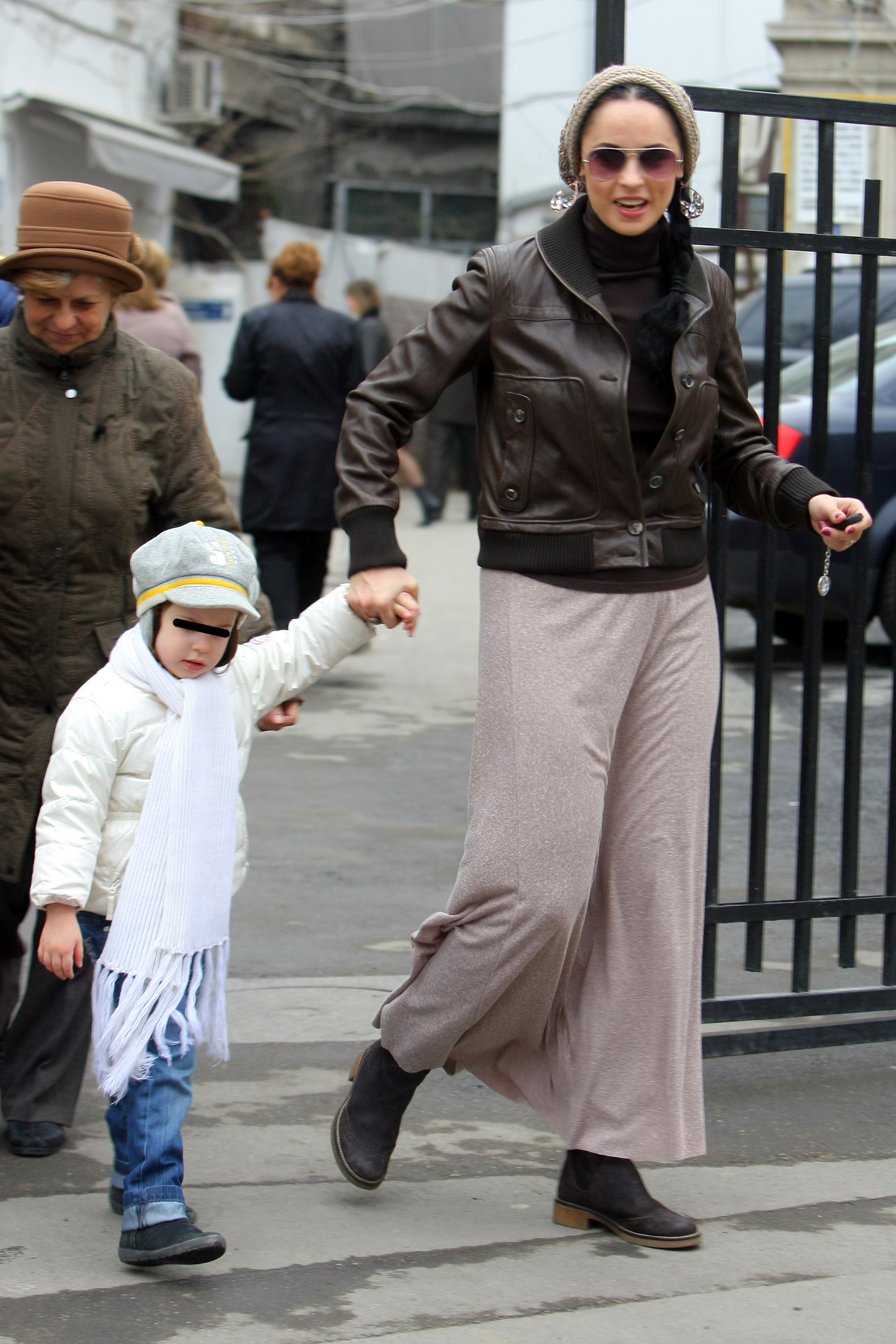 Uneori,atunci cand are timp, Andreea Marin isi ia fiica de la scoala