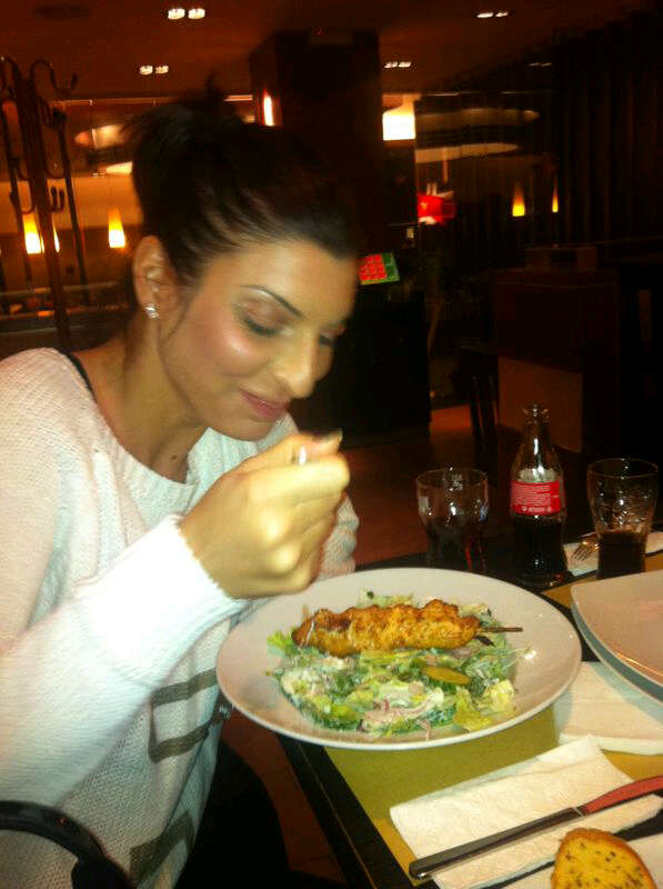 Este nevoie doar sa o privesti pe Andreea Tonciu cum mananca si ti se face foame