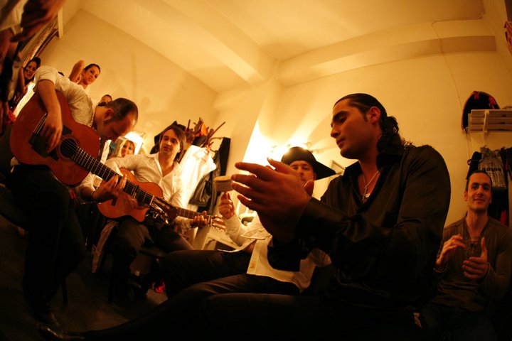 Pepe nu renunta la viata sa de noapte, prieteni si femei frumoase