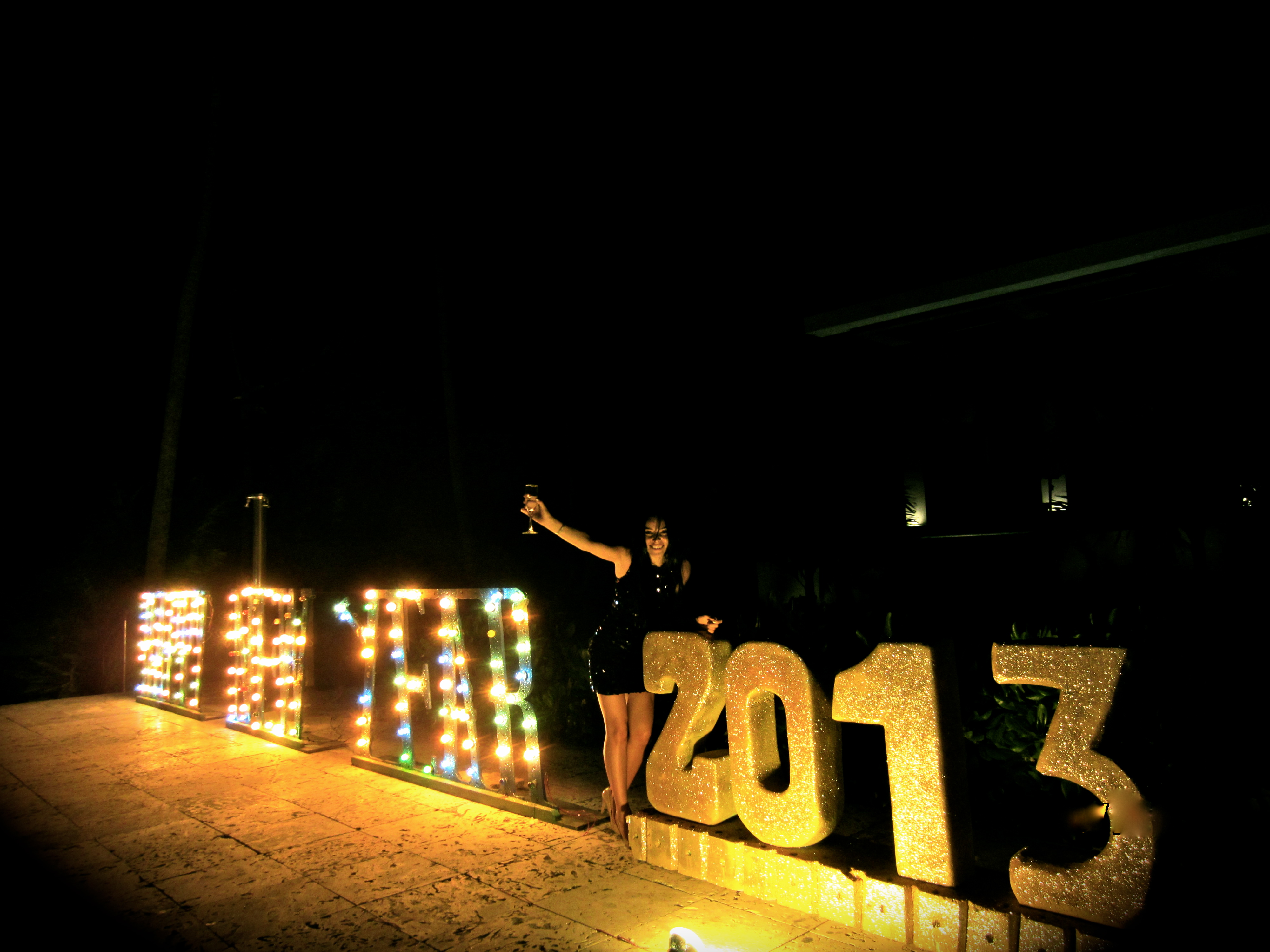 Imagini incendiare din vacanţa Corinei Caragea! Uite ce frumoasă şi sexy e bruneta! Vă place sau nu?