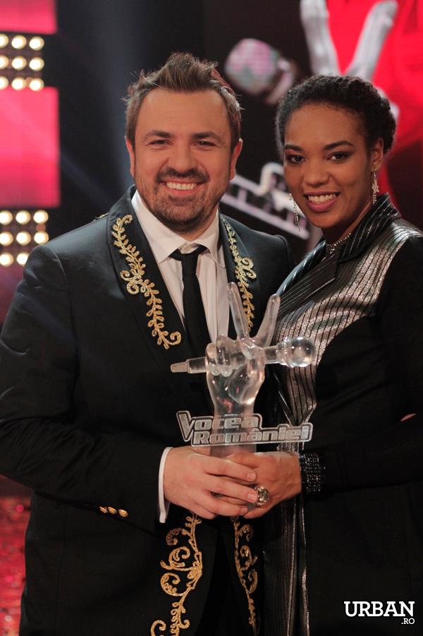 Julie Mayaya este coplesita de ce intorsatura a luat viata ei de cand a castigat