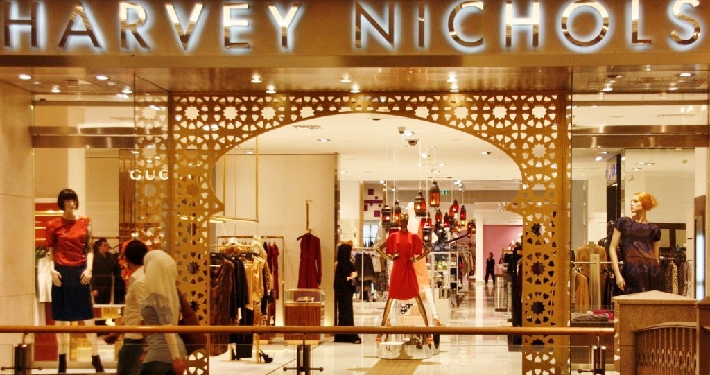 Cei doi au facut cumparaturi intr-un magazin de cosmetice