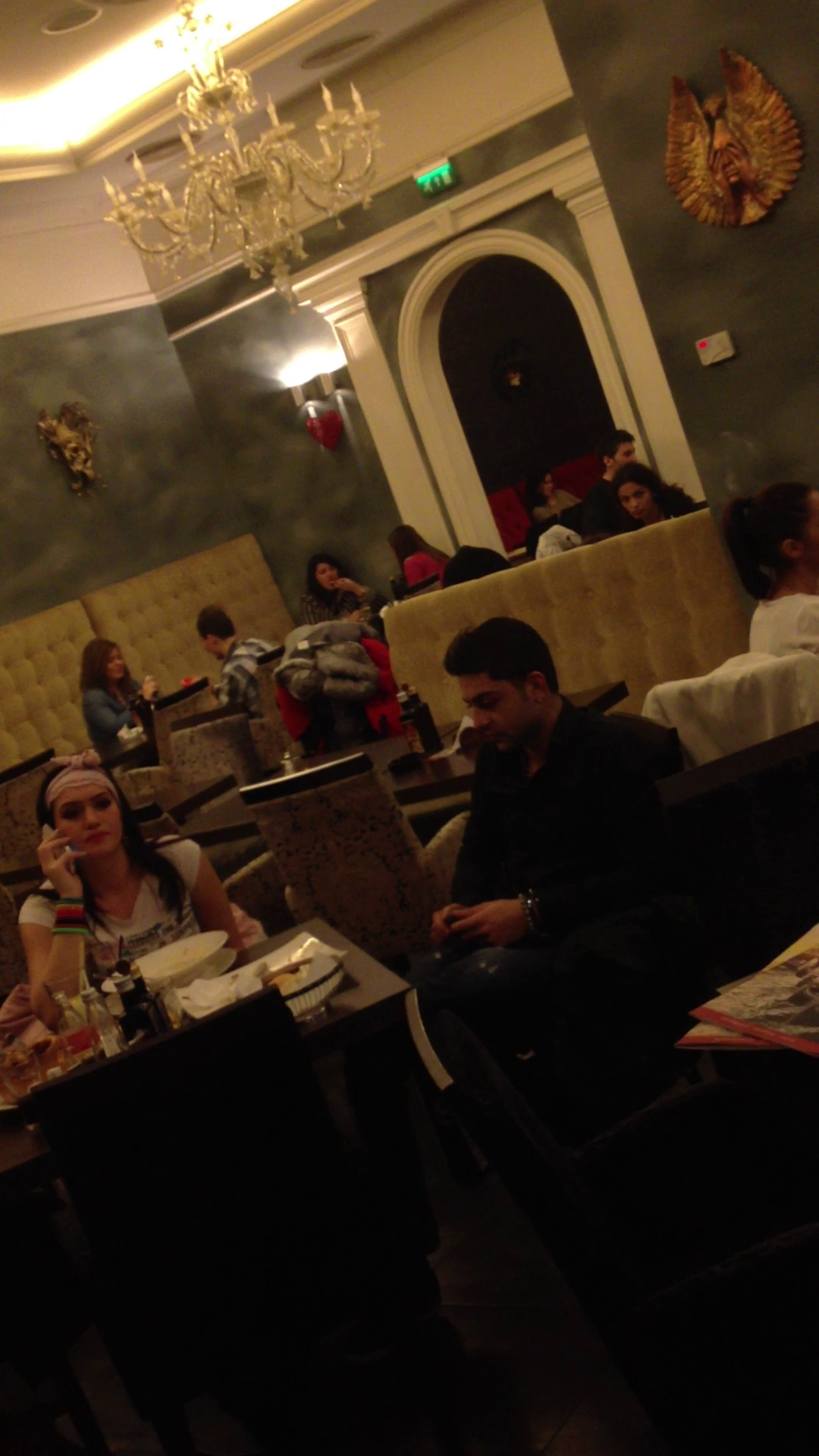 Pe seara, cand tatal ei se afla la spital, Margherita a iesit la mall cu un baiat