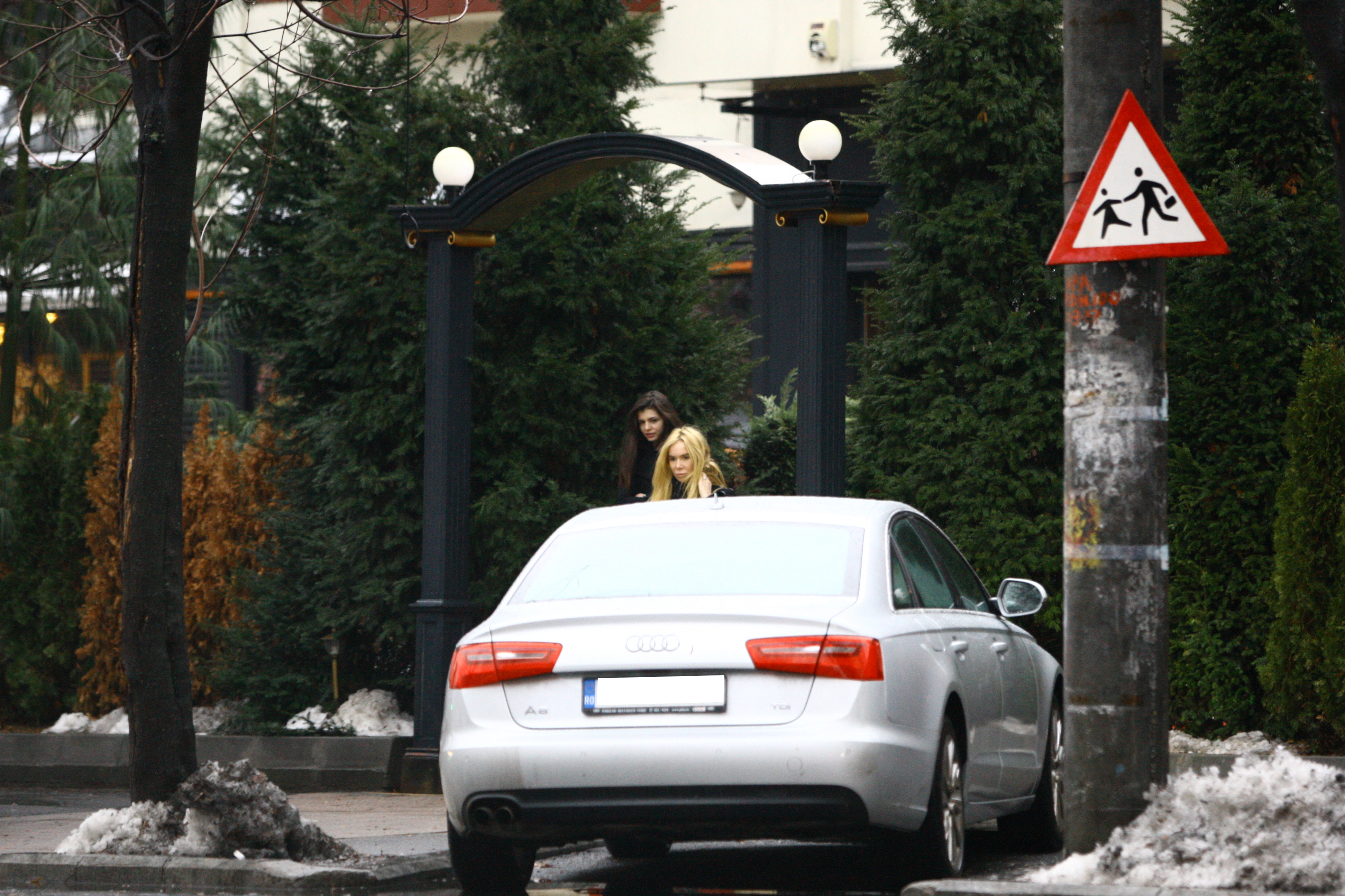 Au iesit dupa mai bine de o ora de stat la palavre