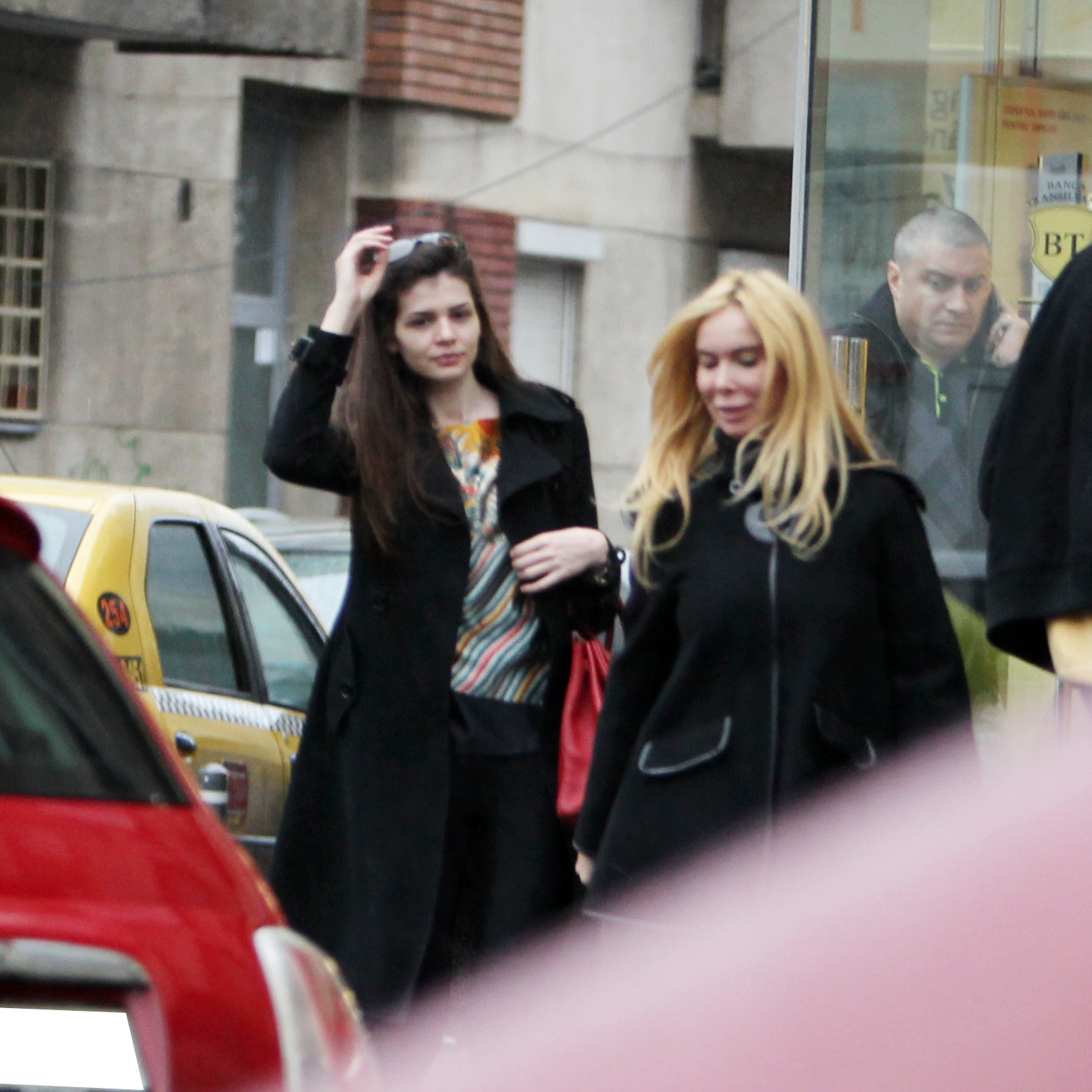 A doua zi dupe ce a ajuns in Romania, Monica si-a facut program cu Diana Haidinger, prietena ei cea mai buna