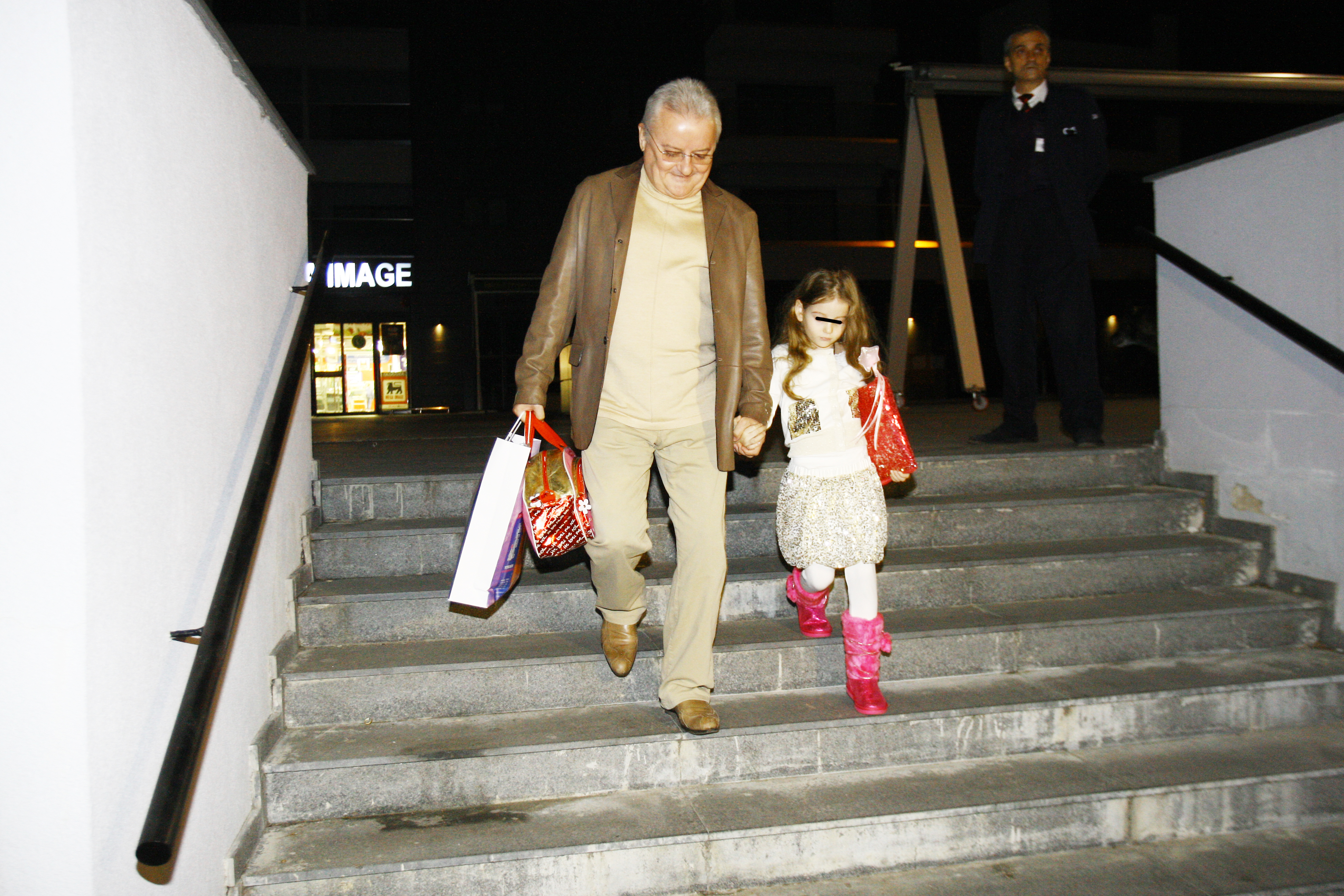 Irina a implinit sase ani in ziua in care Monica a ajuns in Romania, iar Irinel i-a organizat o petrecere la Izvorani