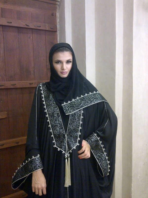 Sora Monicai a devenit imaginea unei firme de costume populare arabesti denumite abaya