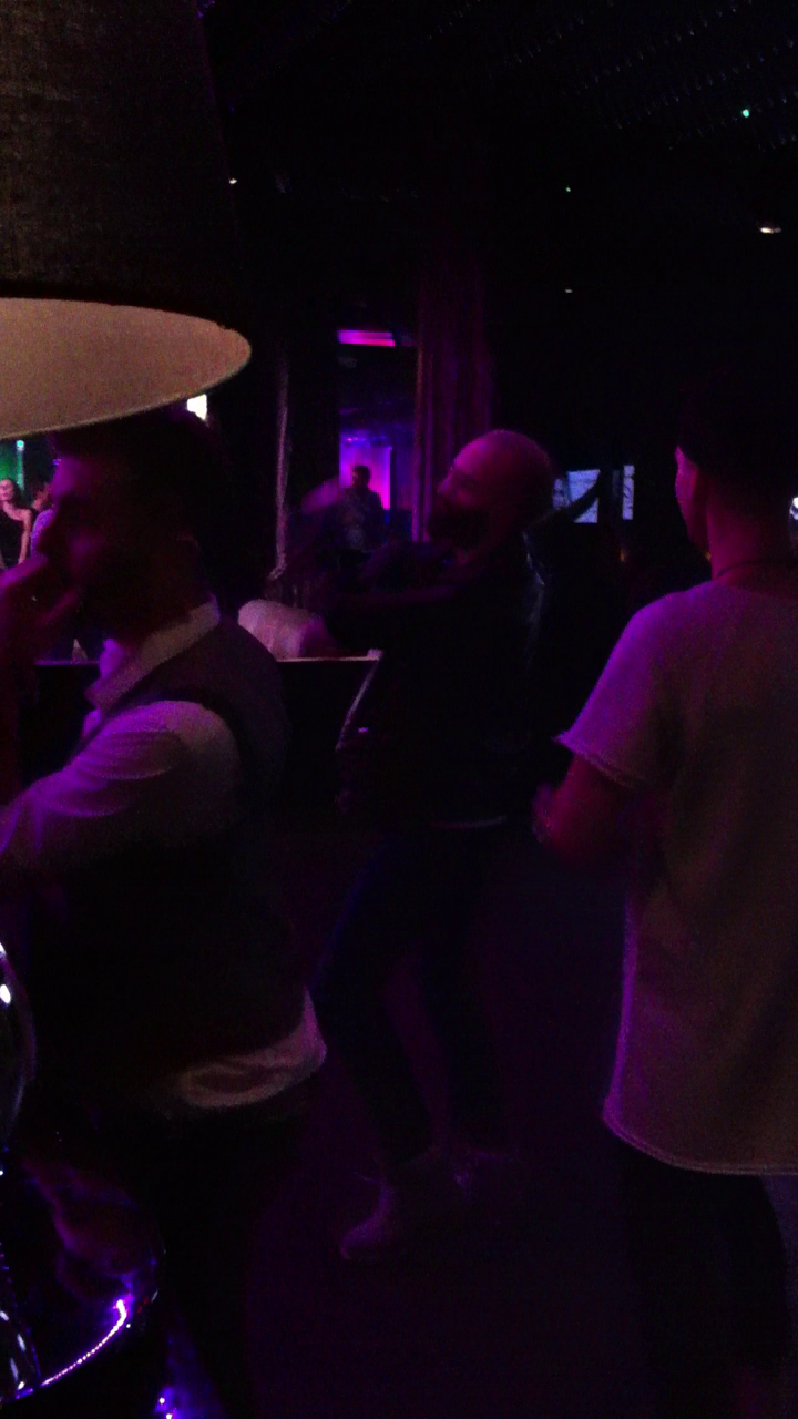 Vedeta a oferit un adevarat show celor prezenti