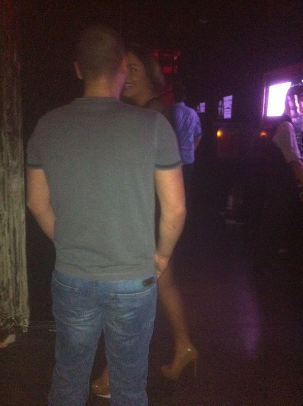 Chiar daca parea ca domnisoara raspunde avansurilor facute de actor, pana la urma totul s-a dovedit a fi un esec