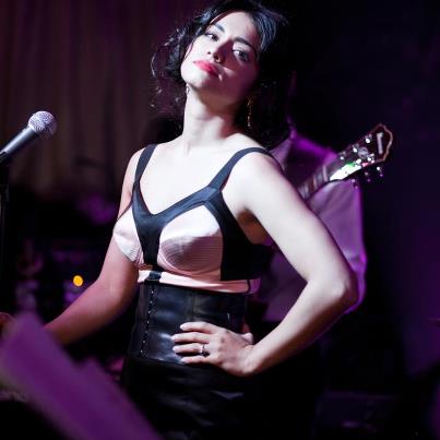 Aylin Cadar canta, danseaza si joaca pe mai multe scene, talentul sau este incontestabil