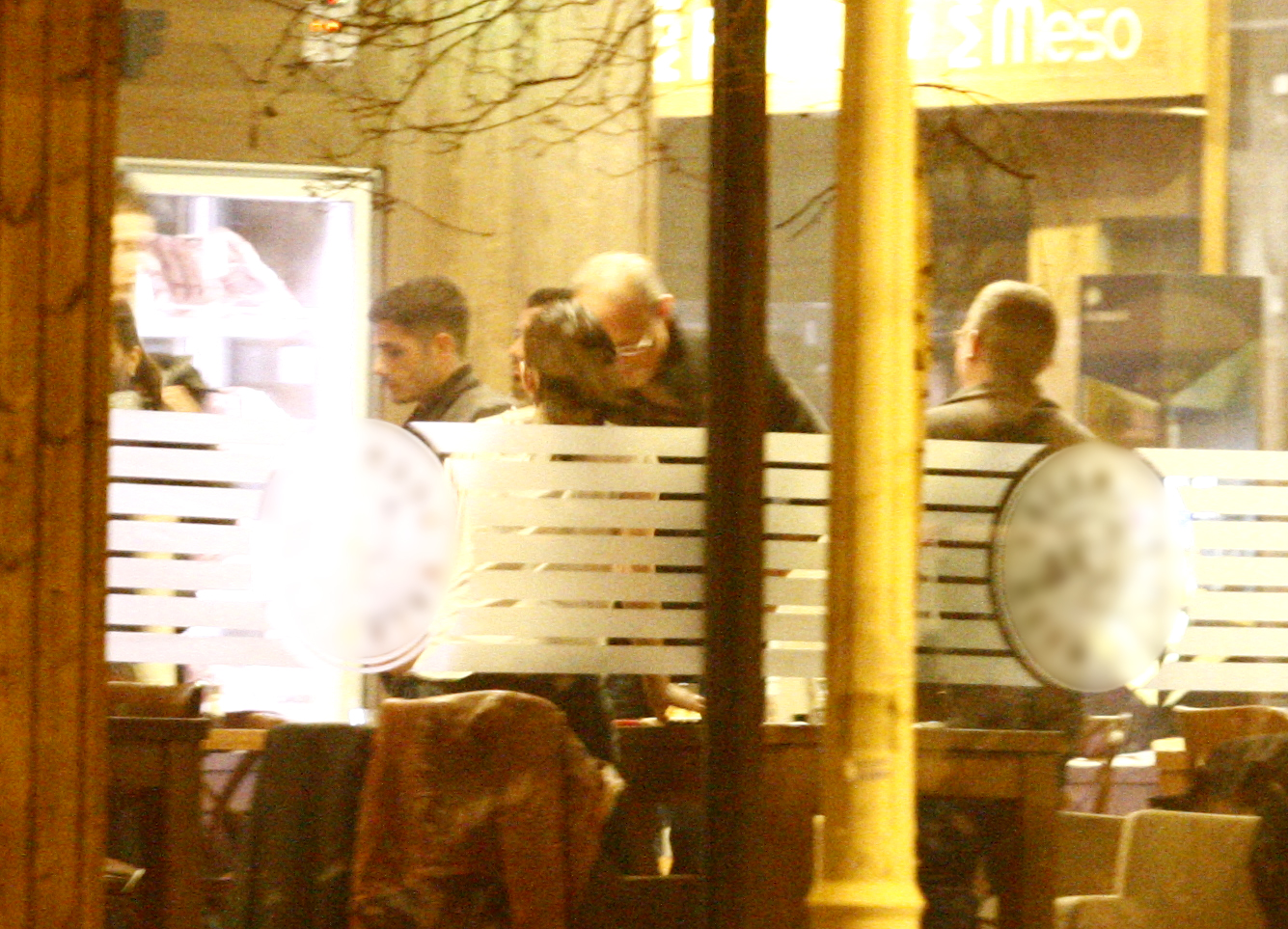 Vincenzo a revenit in viata mondena bucuresteana si da semne ca se simte excelent in compania prietenilor