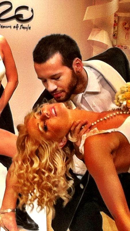 Bogdan si Juli pe podiumul de prezentare din Paris