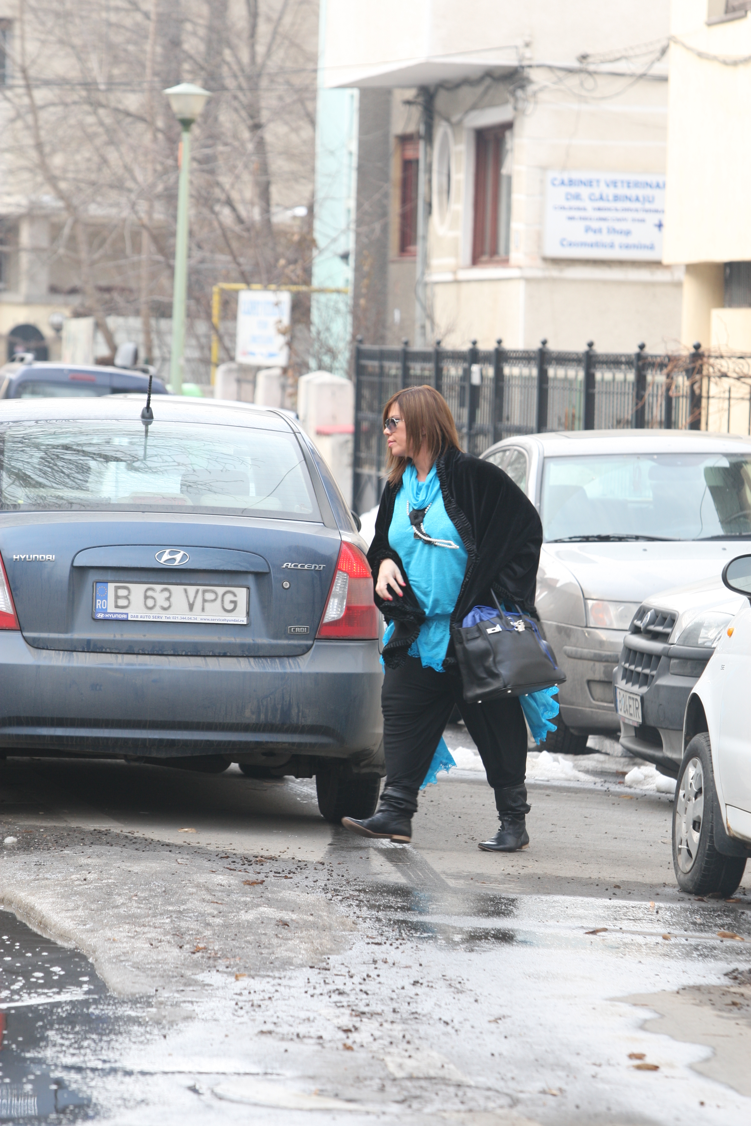 Dupa sarcina, artista a ramas cu un surplus destul de mare de kilograme, devenind de nerecunoscut