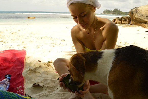 Imagini spectaculoase din concediul de vis al Laurei Cosoi! Vedeta este în culmea extazului: