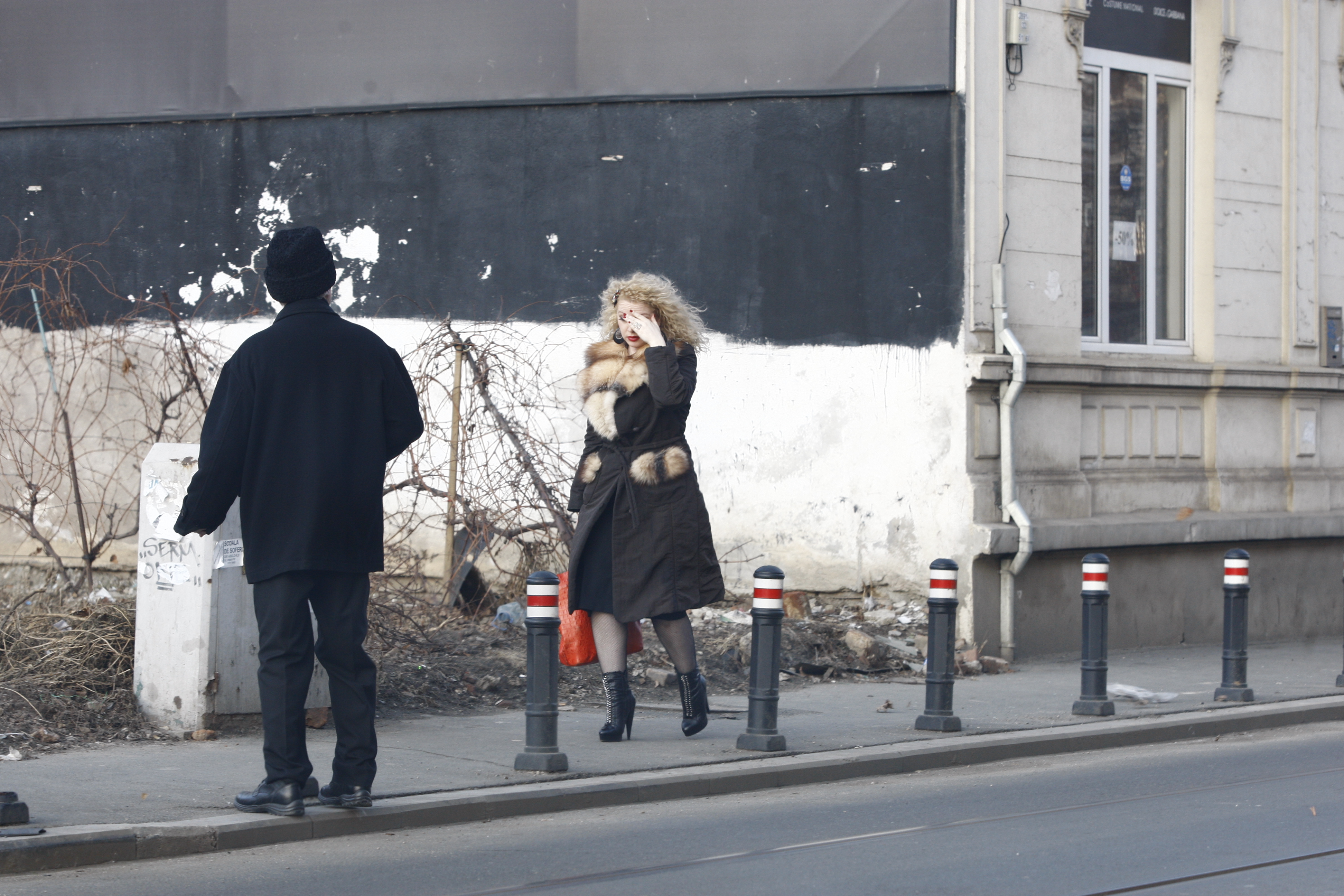 Dupa ce a scapat de sotul ei, Oana se pregateste pentru o sesiune de shopping