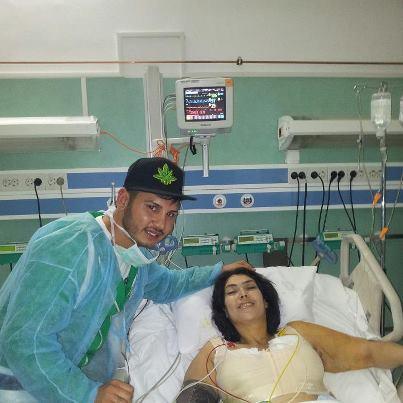 Adrian Pescariu ii este Ioanei prieten din copilarie si a vizitat-o la spital dupa ce s-a operat