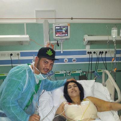 Adrian Pescariu ii este Ioanei prieten din copilarie si a vizitat-o la spital dupa ce s-a operat