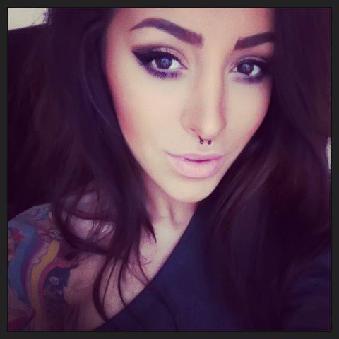 Ruby îşi menţine cercelul din nas, chiar dacă fanii îl urăsc: