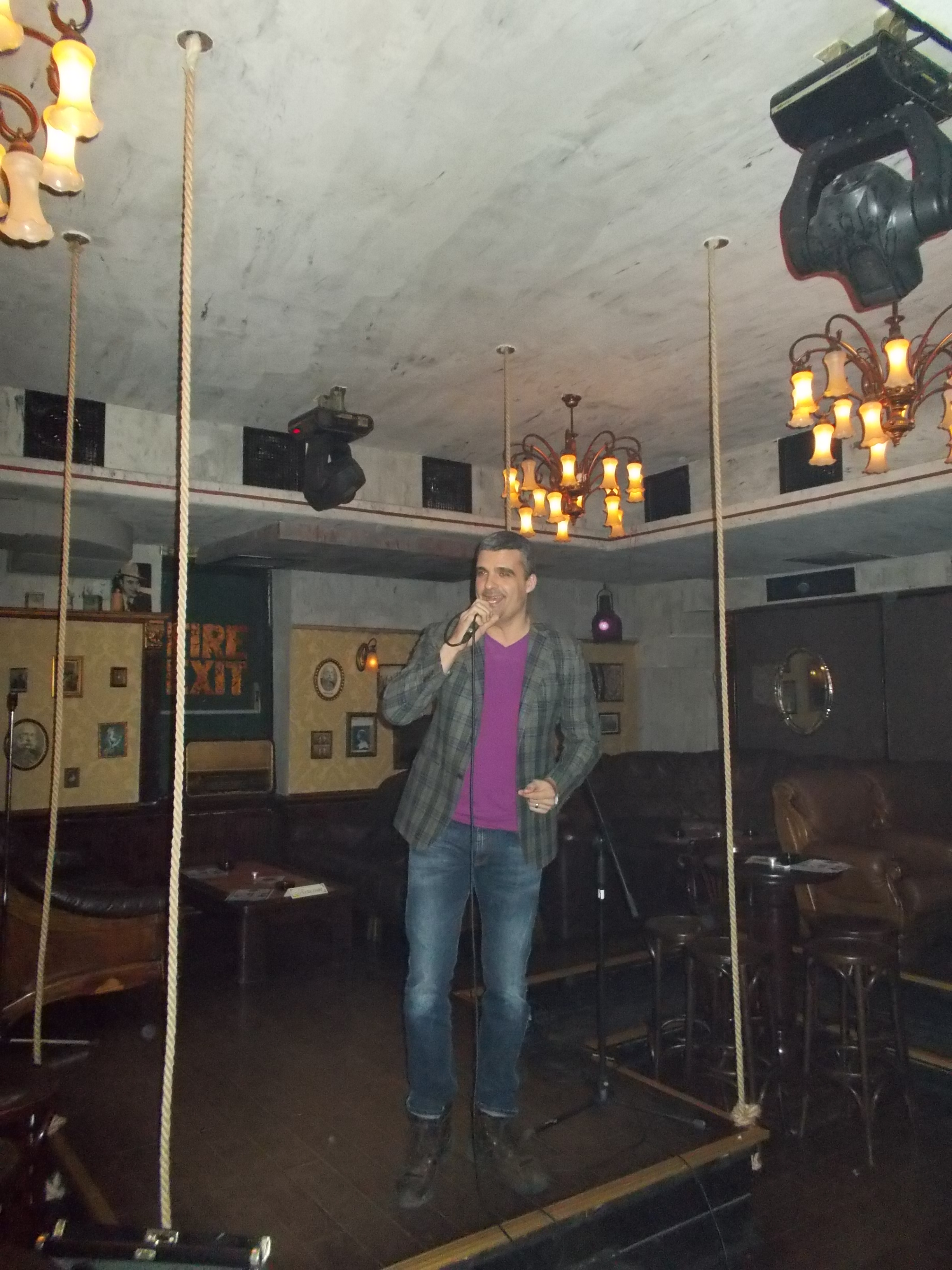 Artistul a urcat pe scena si a cantat in cadrul unui concert caritabil