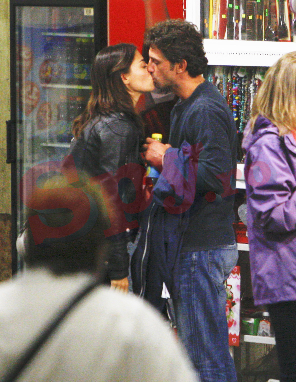 Andi Vasluianu isi soarbe iubita din priviri