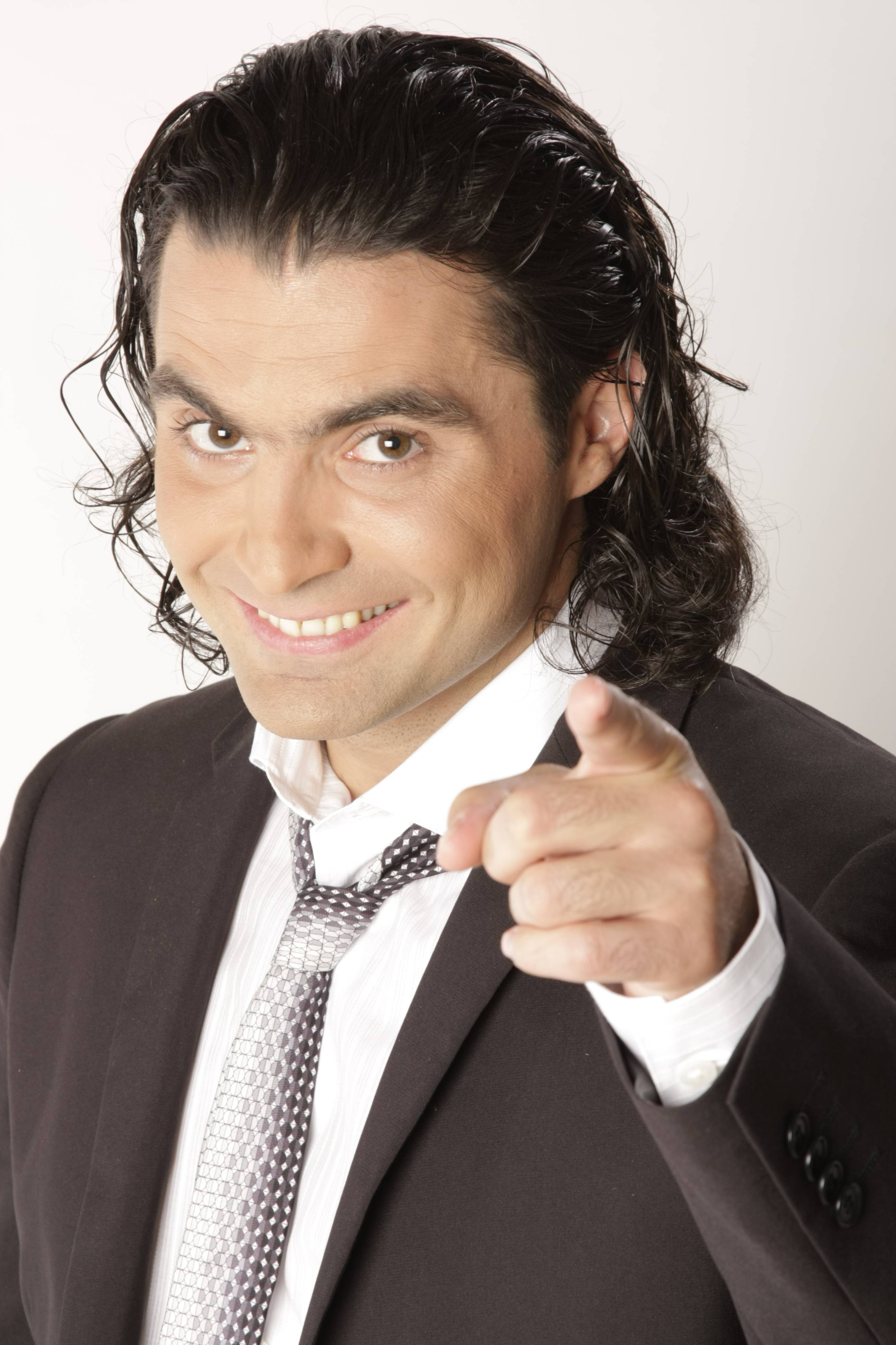 Liviu Guţă se joacă cu focul! La botezul fiicei sale, cântăreţul a invitat-o pe Oana Zăvoranu, dar şi pe Pepe!