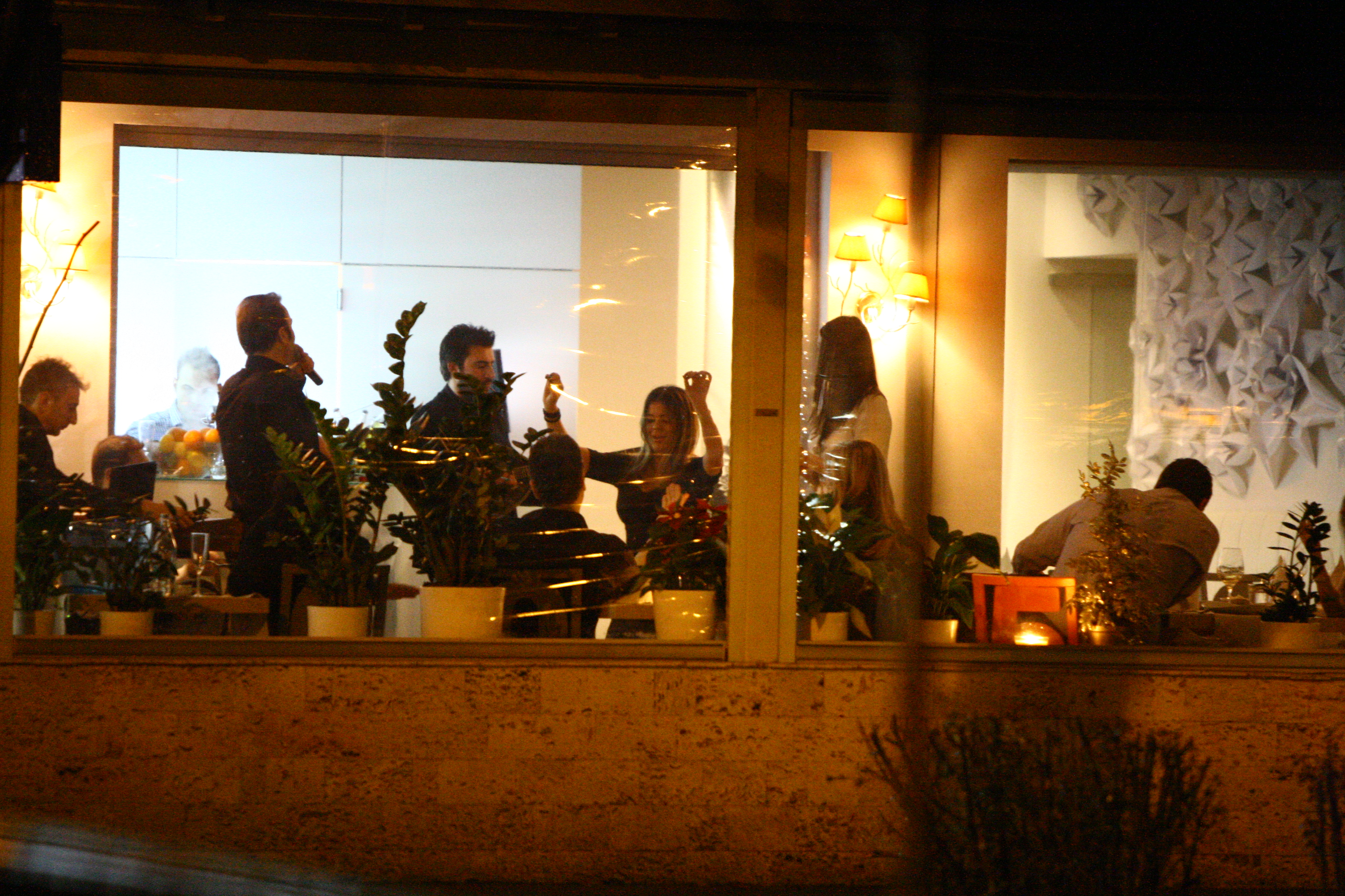 Leta incinge adevarate dansuri grecesti