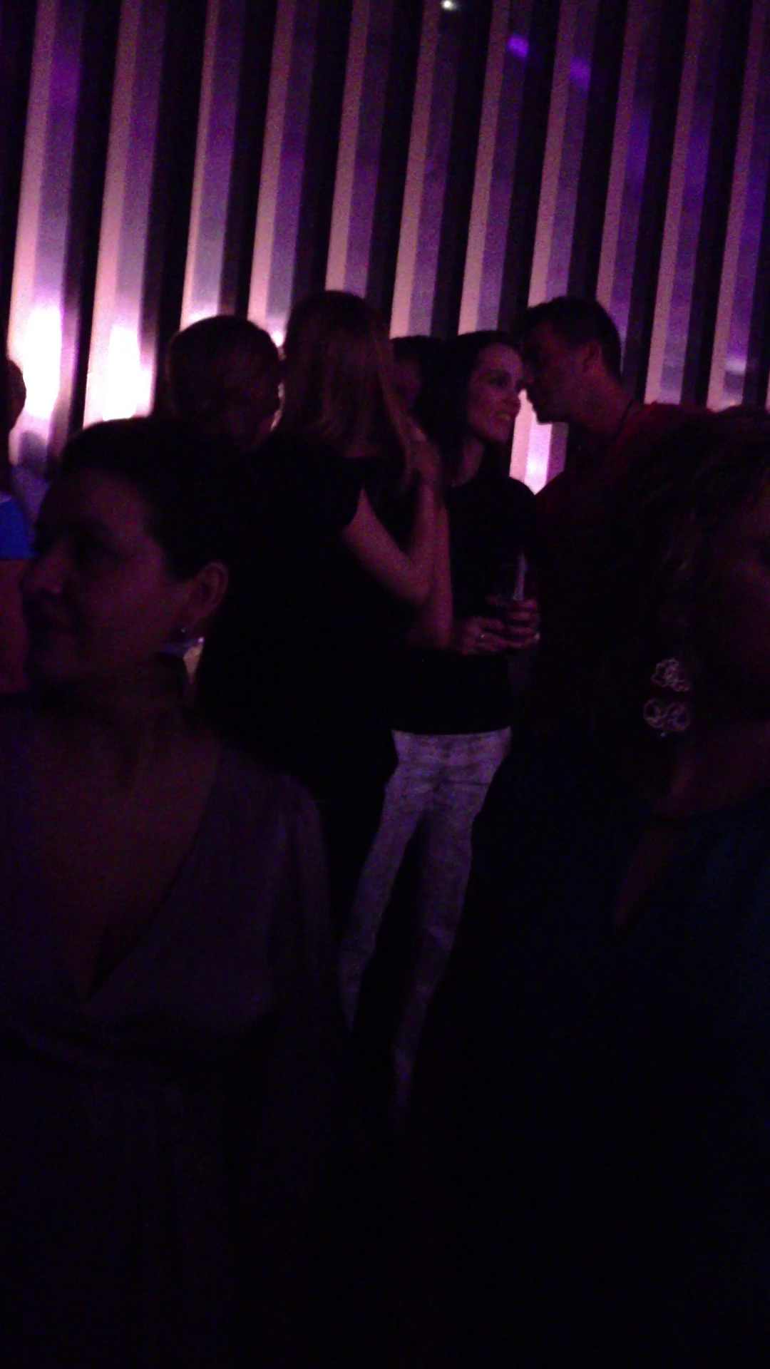 Horia Tecau s-a intretinut toata seara cu o bruneta care a fost toata numai un ras, in compania lui