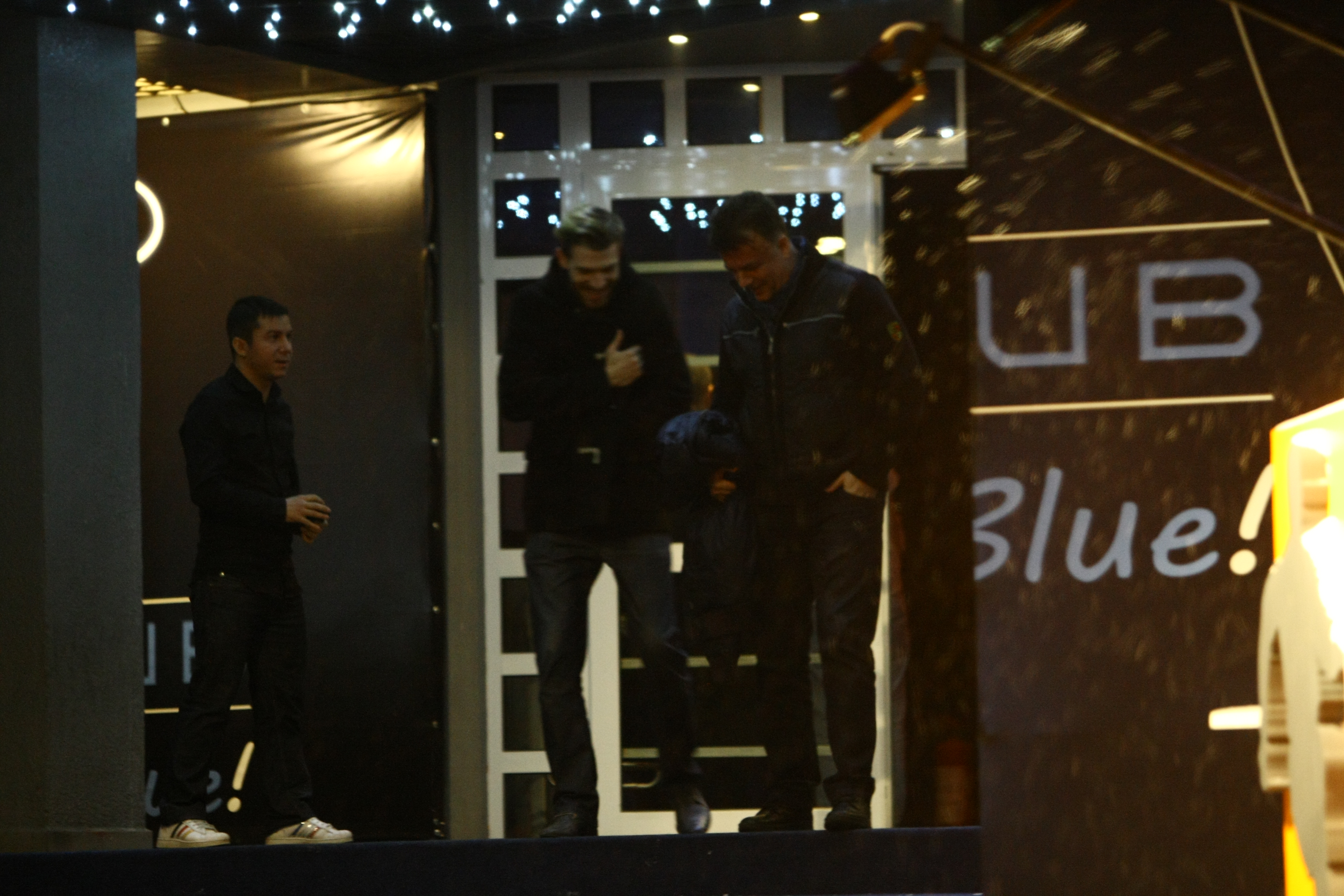 Cantaretul iese din club