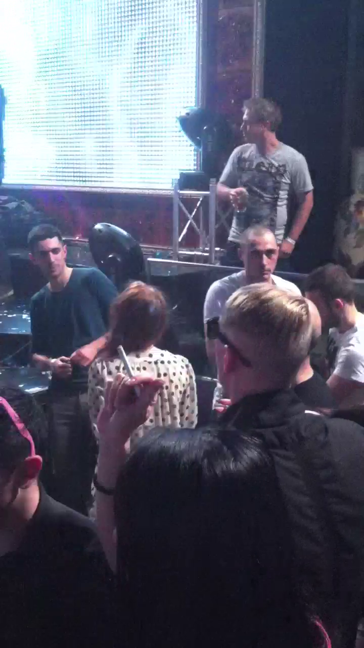 Actorul a dansat incontinuu pe muzica unui DJ international