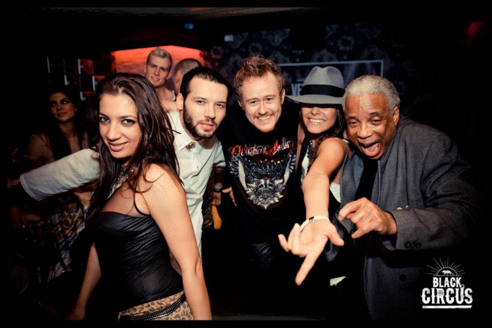 Cocuta si-a sarbatorit ziua intr-un club exclusivist din Paris