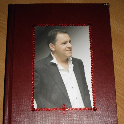 Artistul a postat si o imagine cu unul dintre darurile primite