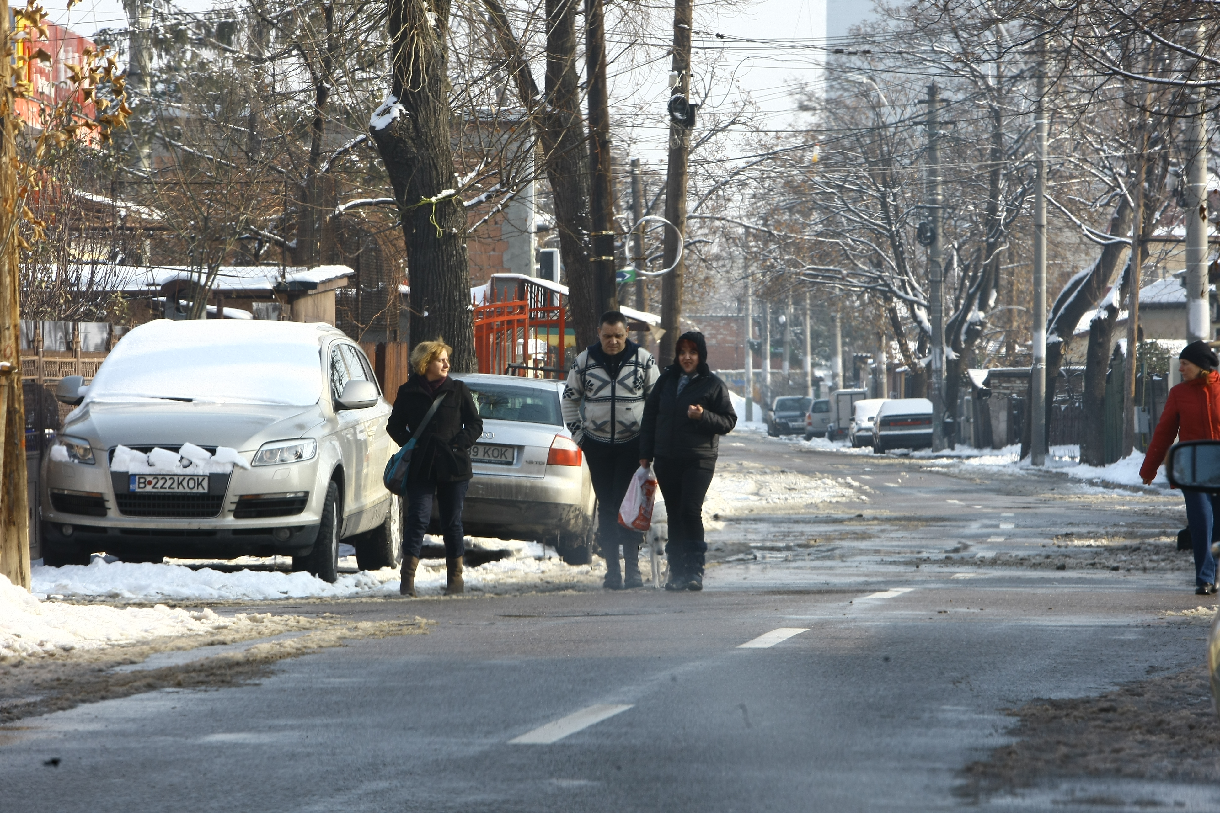Ovidiu Komornyik se deplaseaza de la locuinta sa spre studioul de inregistrari, unde si-a aniversat ziua de nastere