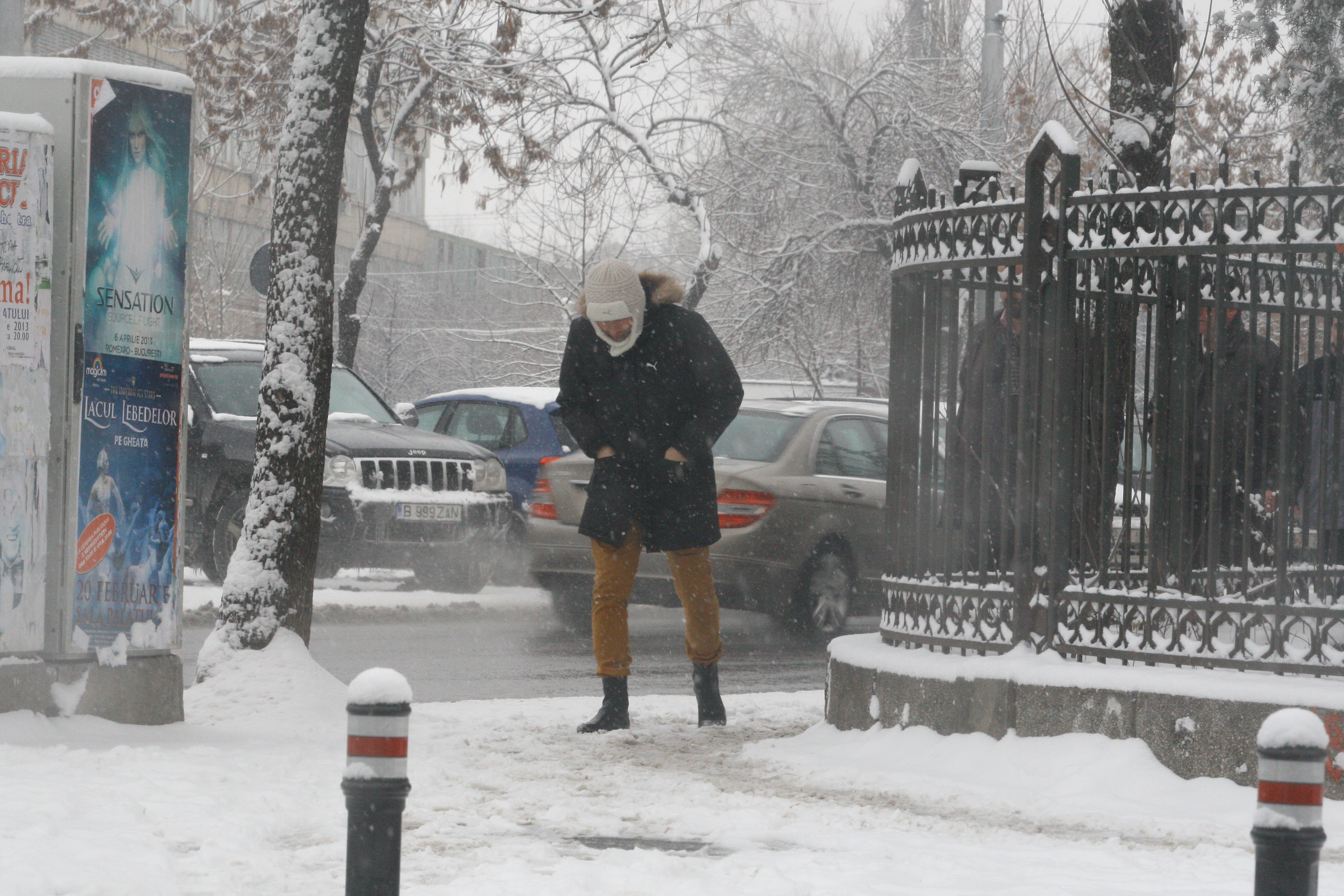 La primul fulg de nea, Andrei isi activeaza... sistemul de protectie