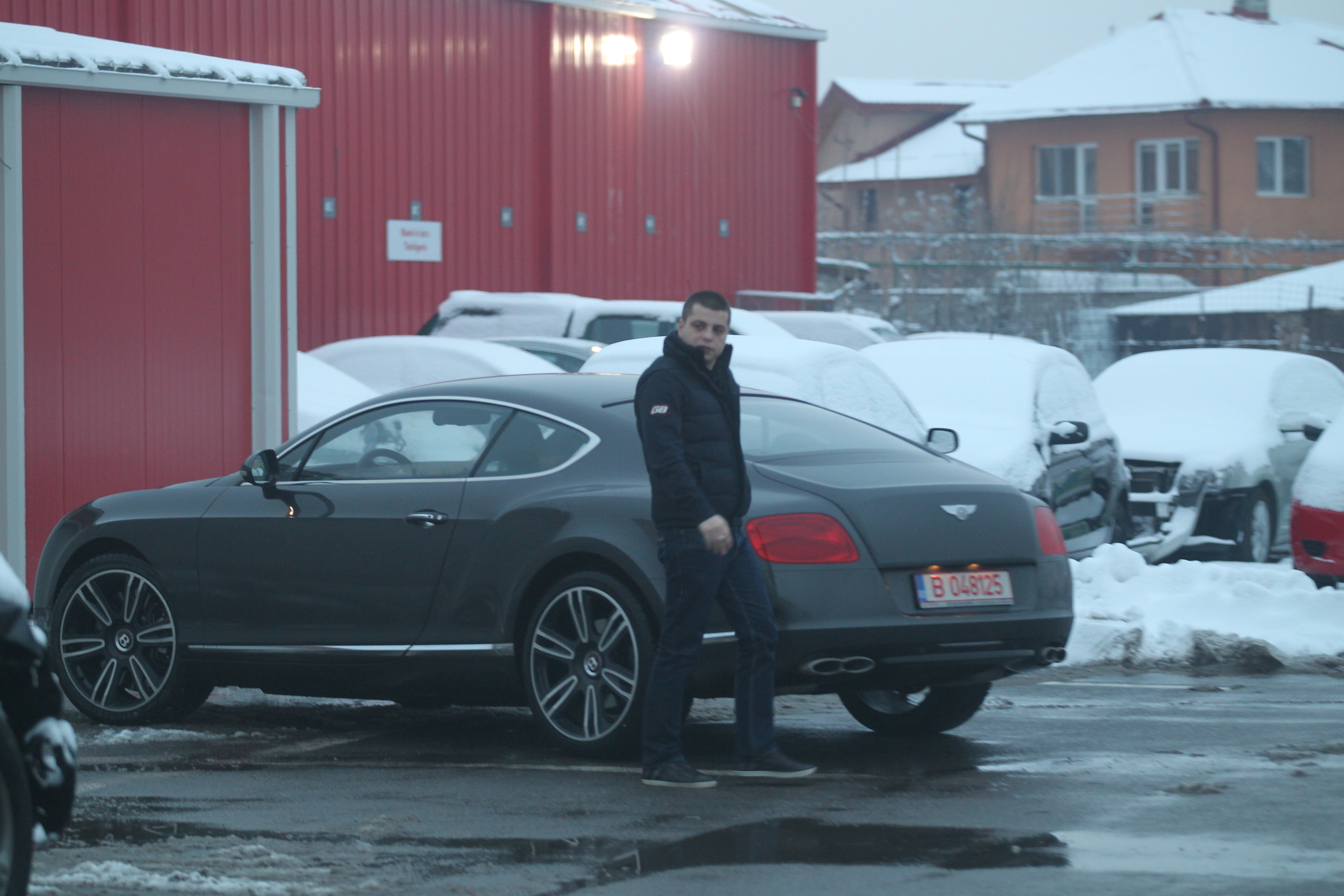 Dupa ce a plecat de la spalatorie, Honorius a remarcat ca stergatoarele de la masina nu ii functioneaza cum trebuie