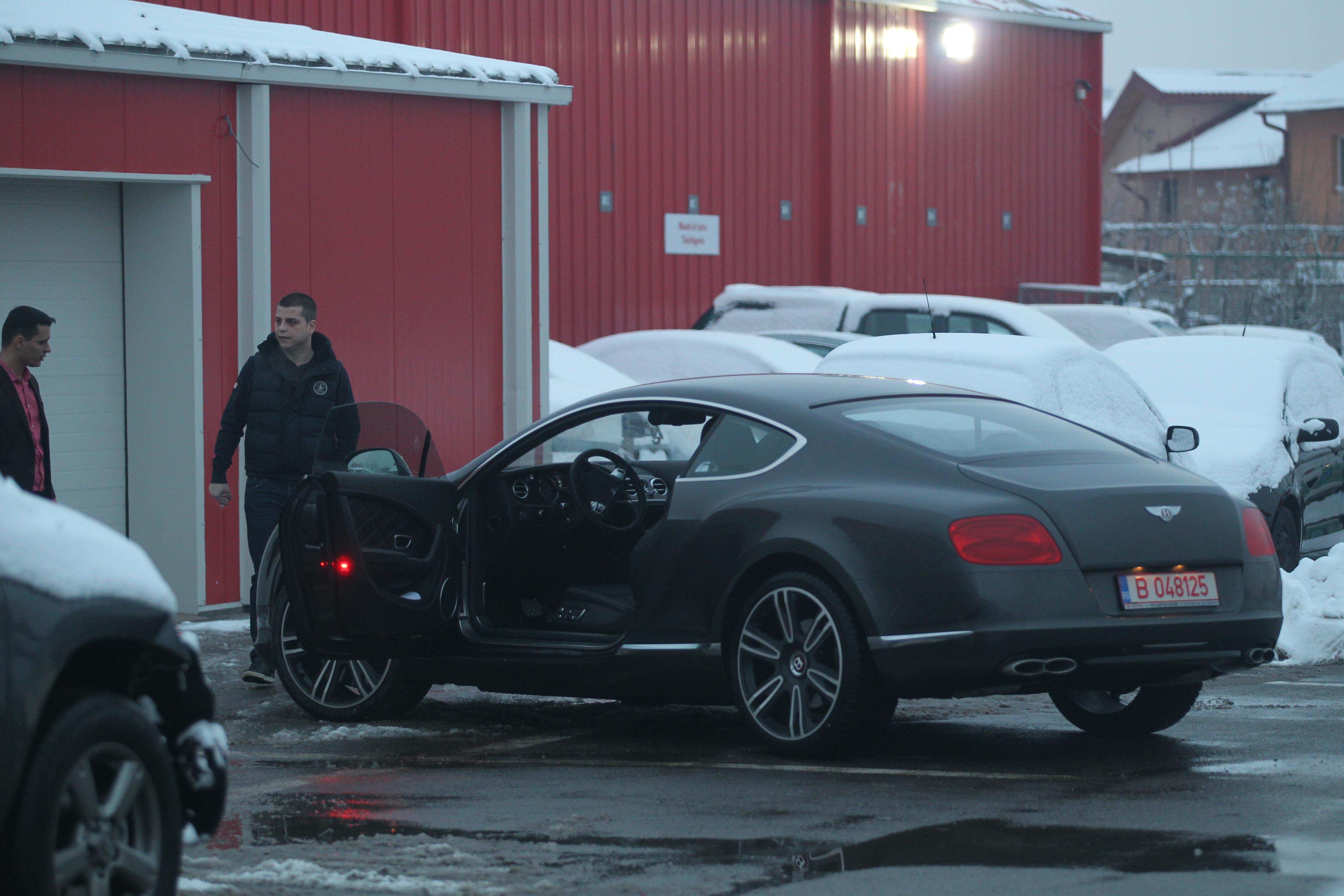 Prigoana isi pazeste cu sfintenia autoturismul pe care a platit aproape 200.000 de euro